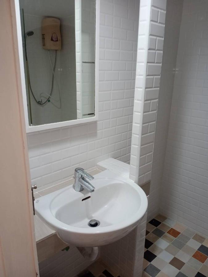 Royal Garden Home Hotel Bangkok Bagian luar foto