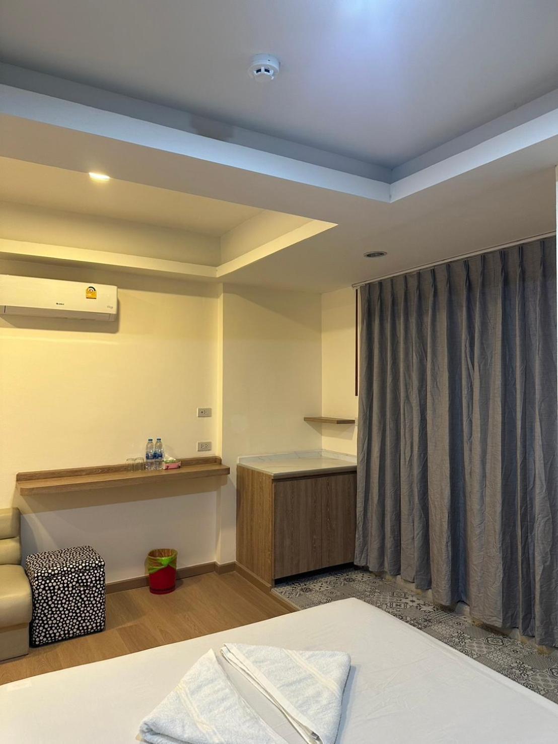 Royal Garden Home Hotel Bangkok Bagian luar foto