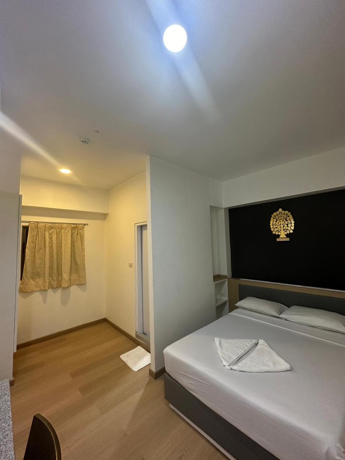 Royal Garden Home Hotel Bangkok Bagian luar foto