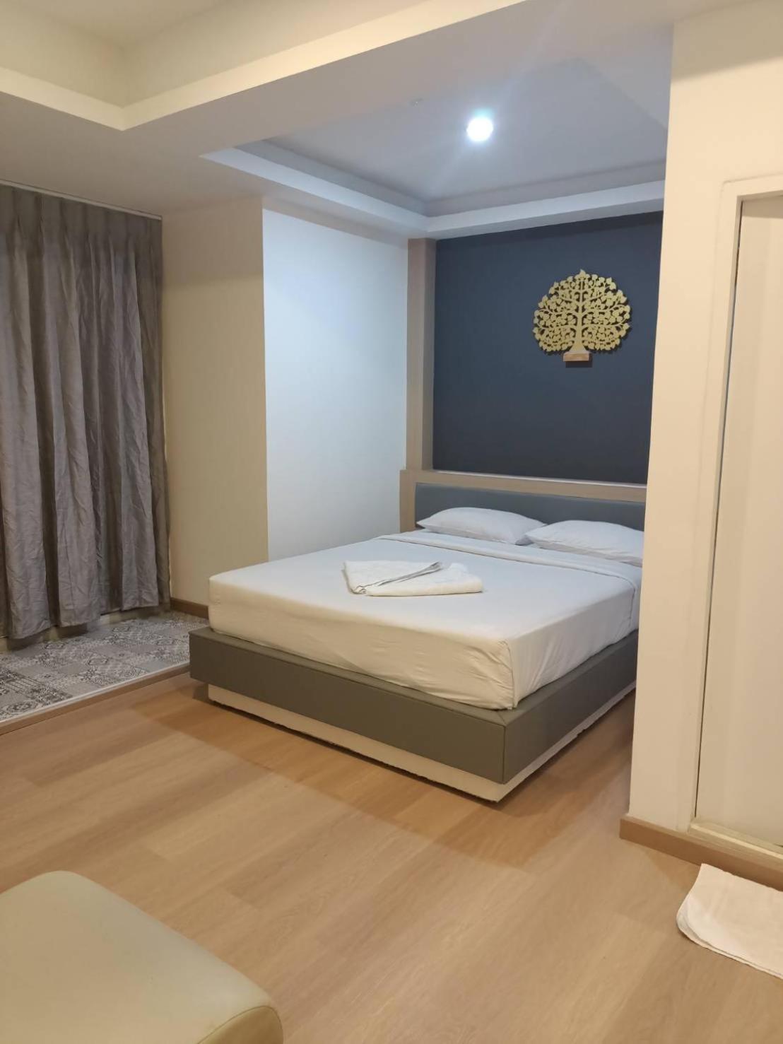 Royal Garden Home Hotel Bangkok Bagian luar foto