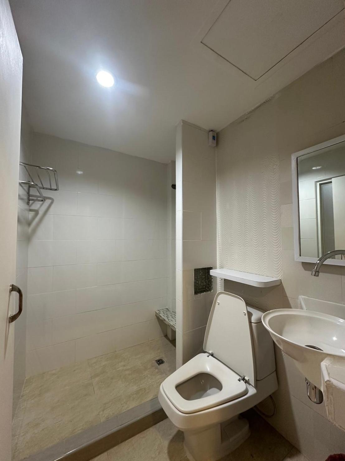 Royal Garden Home Hotel Bangkok Bagian luar foto