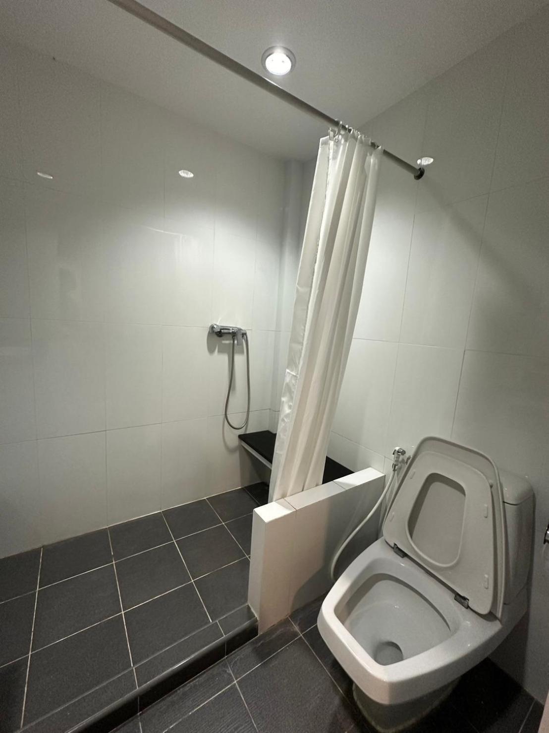 Royal Garden Home Hotel Bangkok Bagian luar foto