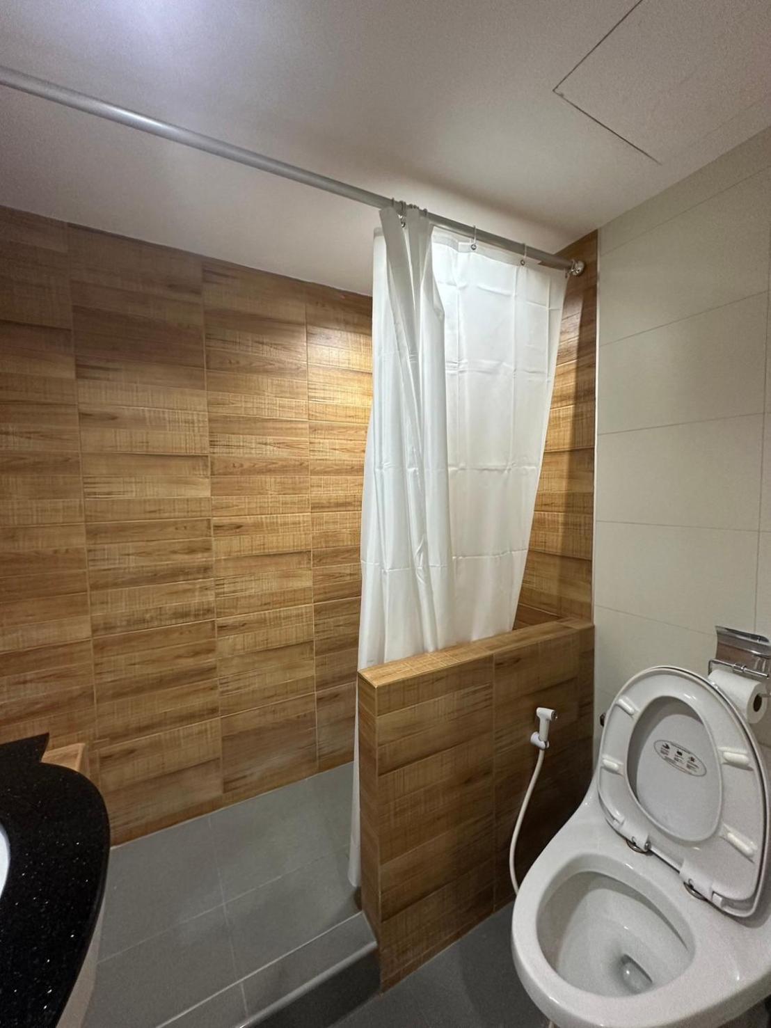 Royal Garden Home Hotel Bangkok Bagian luar foto