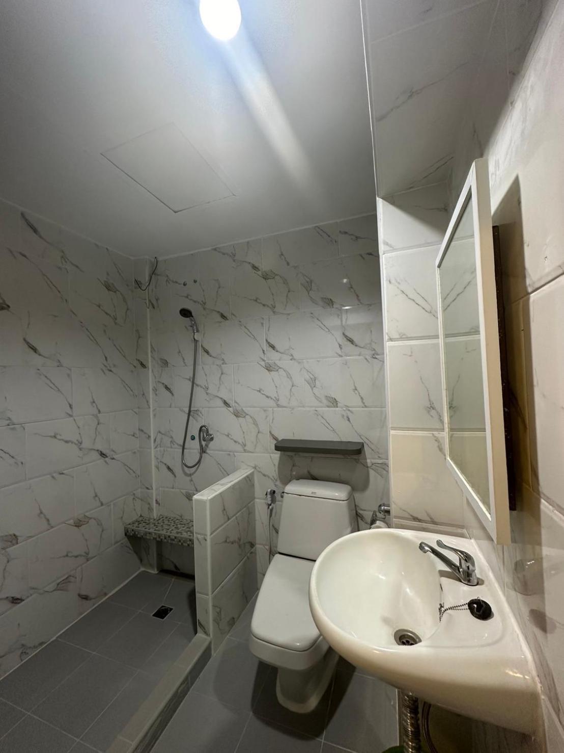 Royal Garden Home Hotel Bangkok Bagian luar foto