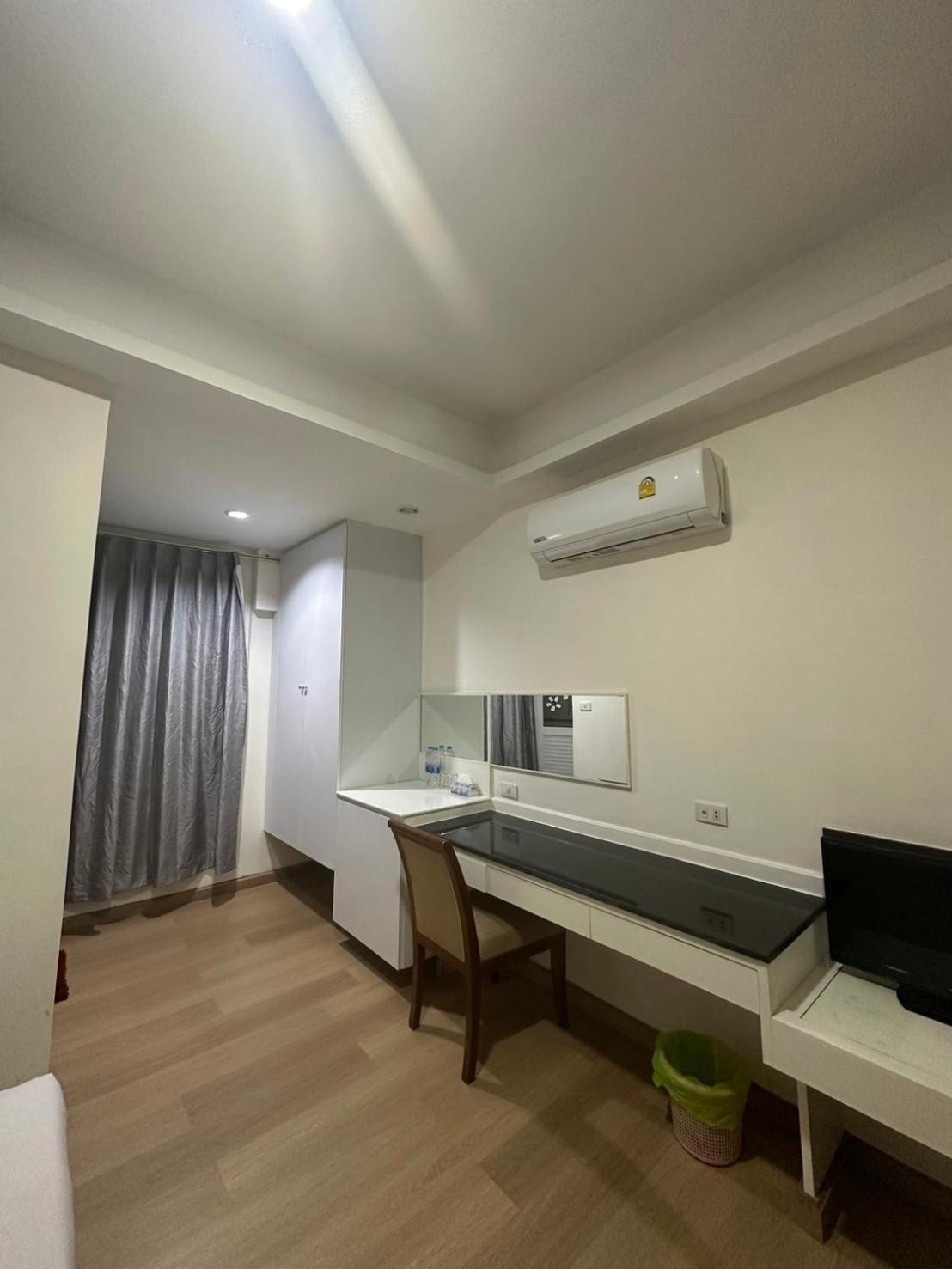 Royal Garden Home Hotel Bangkok Bagian luar foto