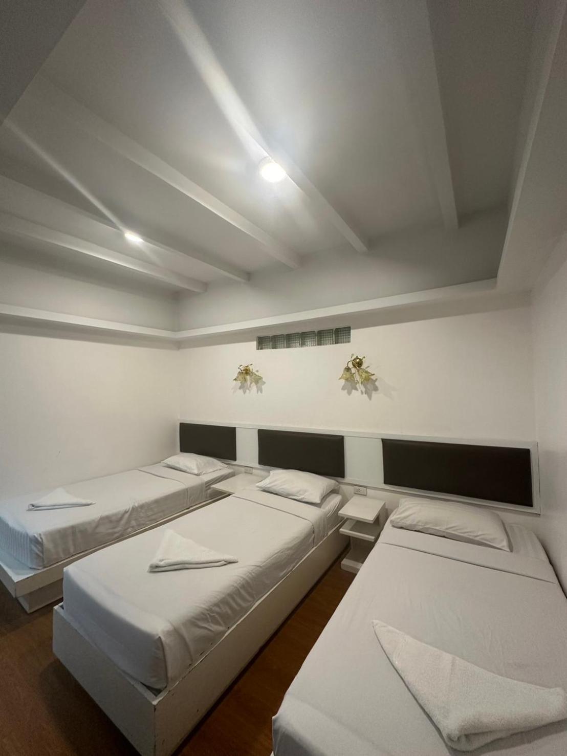 Royal Garden Home Hotel Bangkok Bagian luar foto