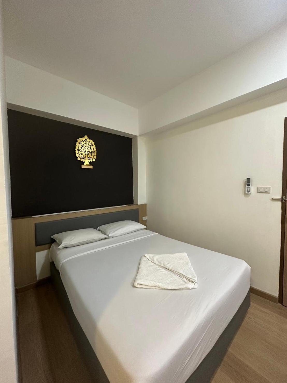 Royal Garden Home Hotel Bangkok Bagian luar foto