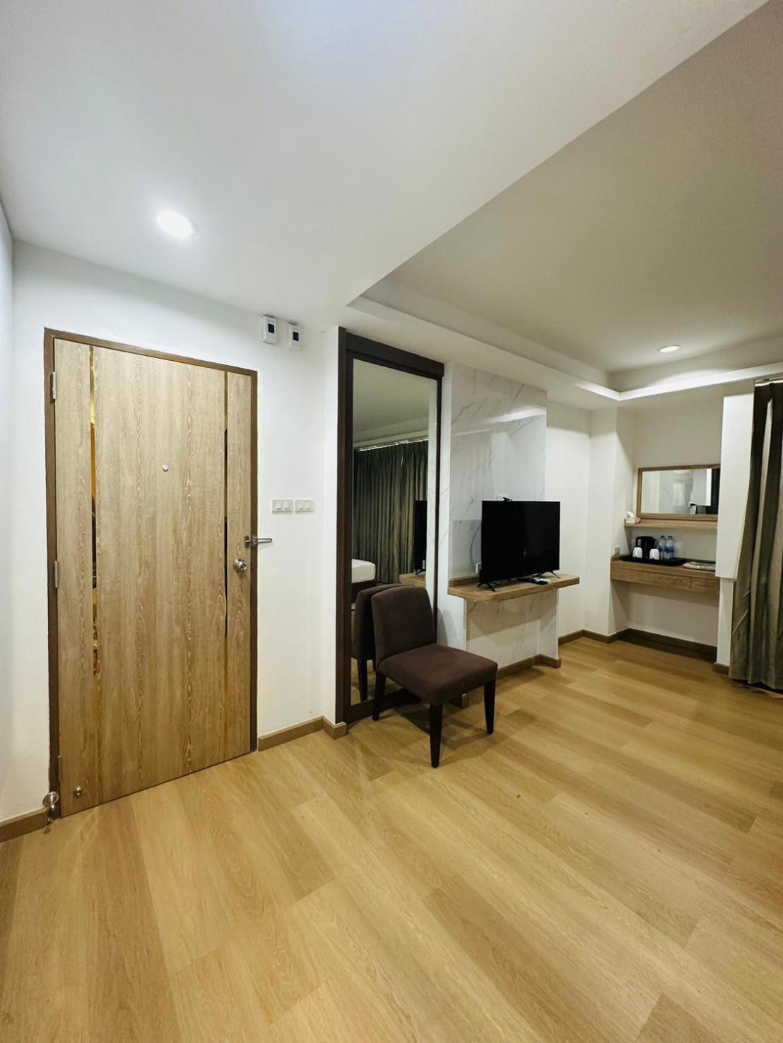 Royal Garden Home Hotel Bangkok Bagian luar foto