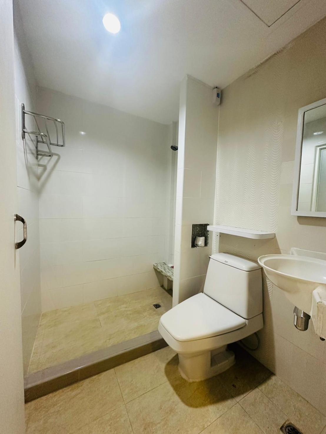 Royal Garden Home Hotel Bangkok Bagian luar foto