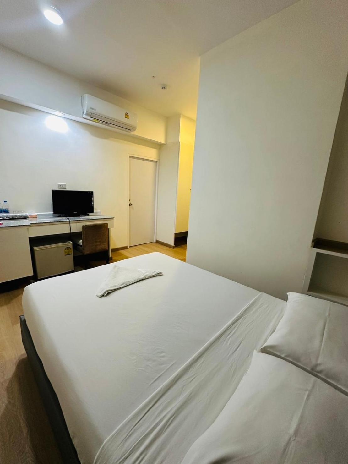 Royal Garden Home Hotel Bangkok Bagian luar foto