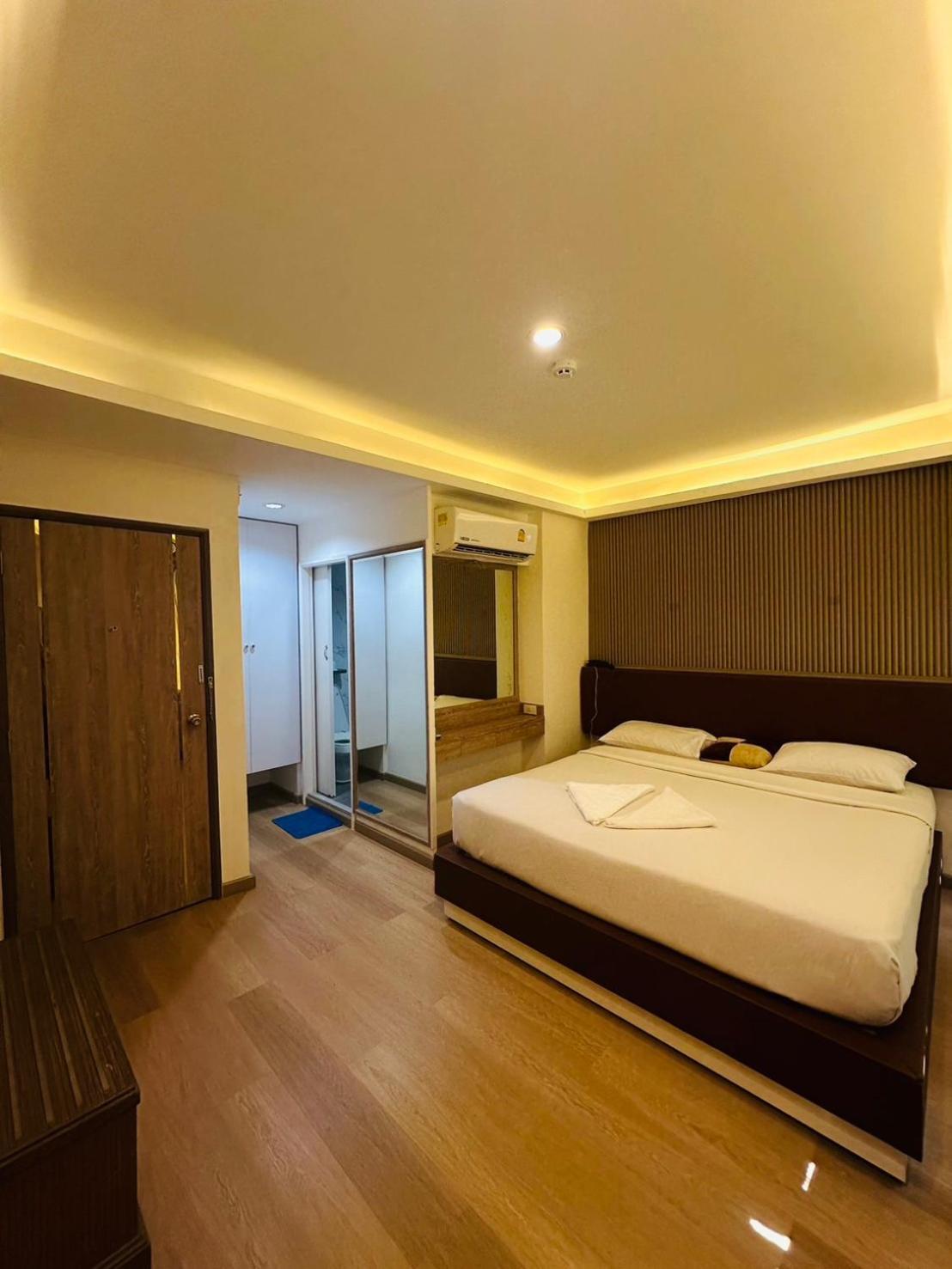 Royal Garden Home Hotel Bangkok Bagian luar foto