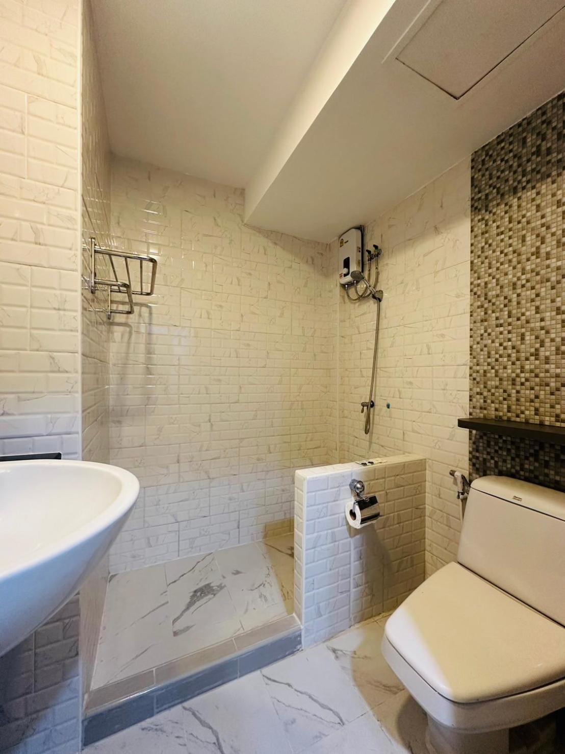 Royal Garden Home Hotel Bangkok Bagian luar foto