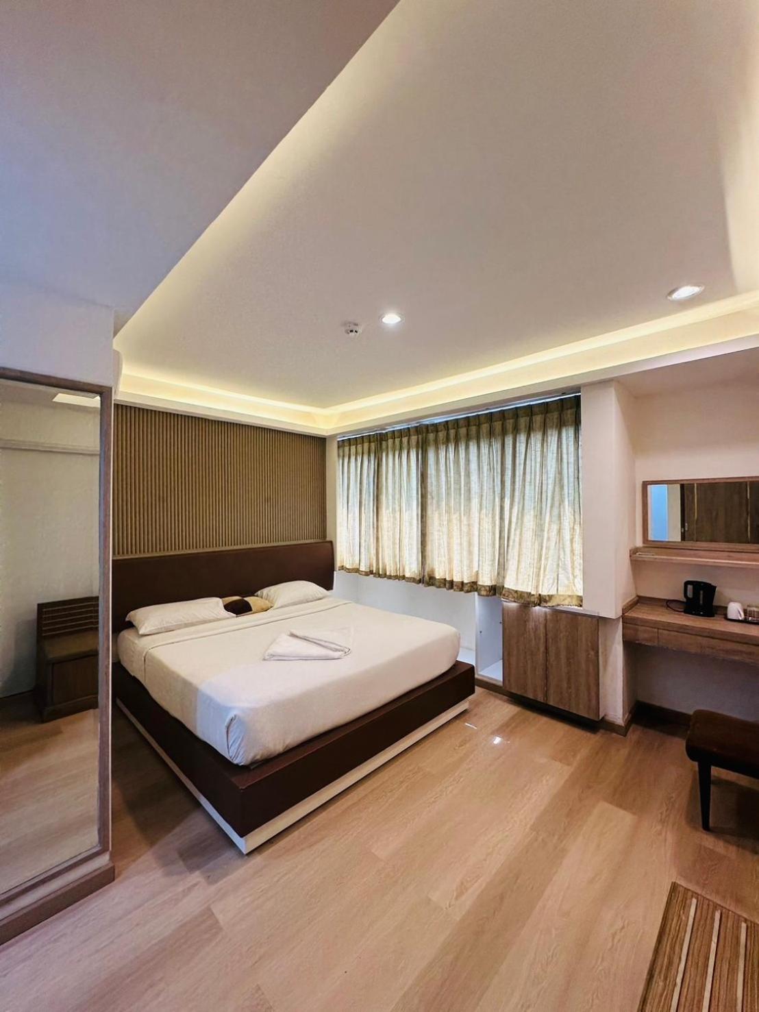 Royal Garden Home Hotel Bangkok Bagian luar foto