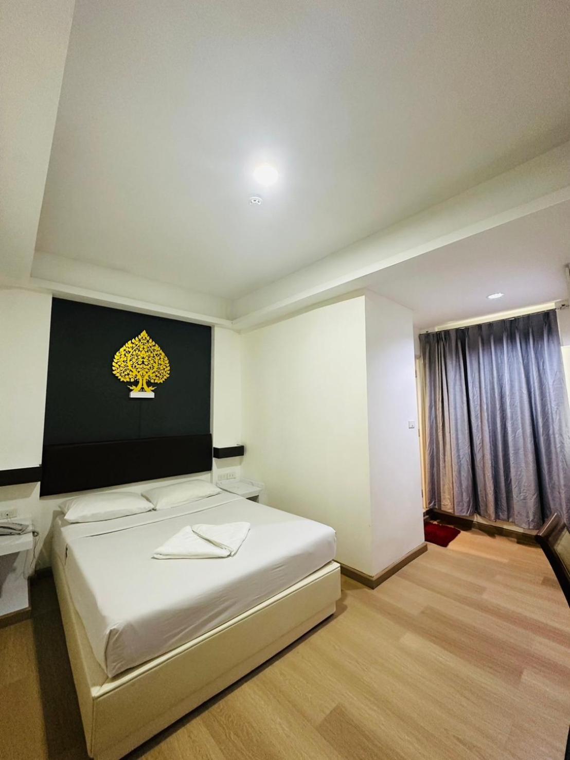 Royal Garden Home Hotel Bangkok Bagian luar foto