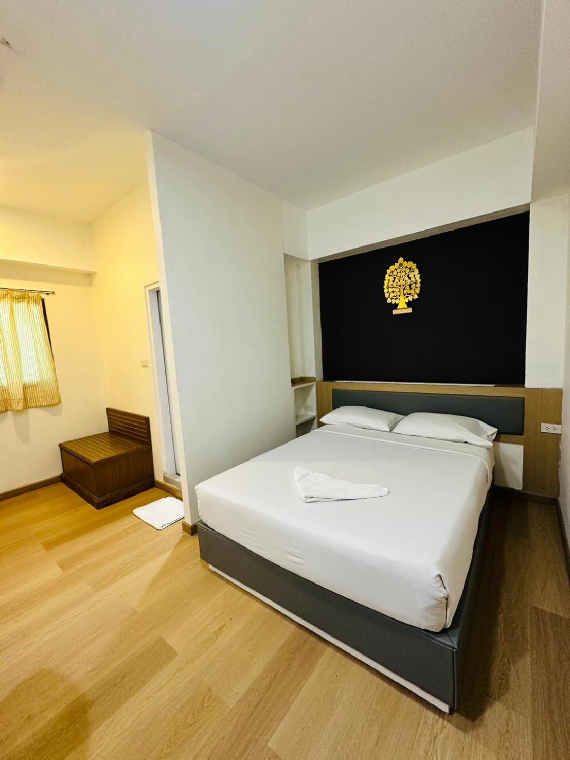 Royal Garden Home Hotel Bangkok Bagian luar foto