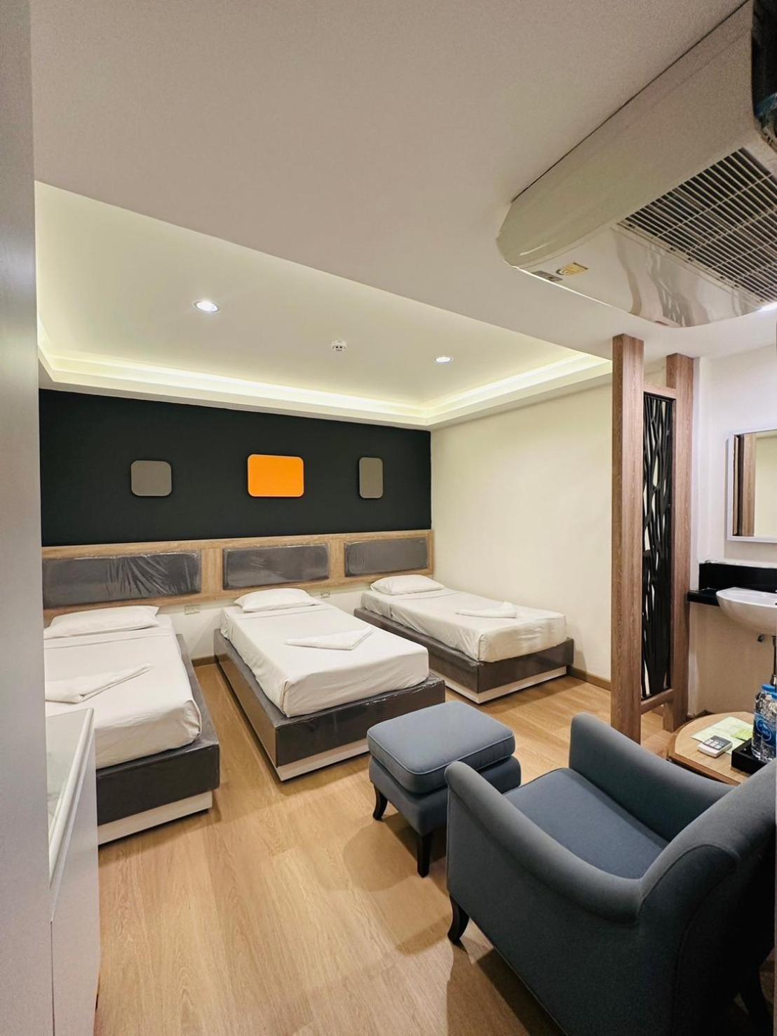 Royal Garden Home Hotel Bangkok Bagian luar foto