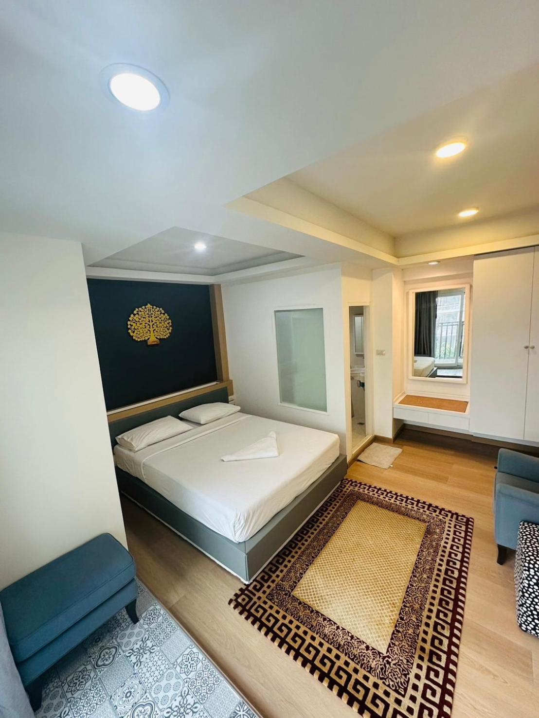 Royal Garden Home Hotel Bangkok Bagian luar foto