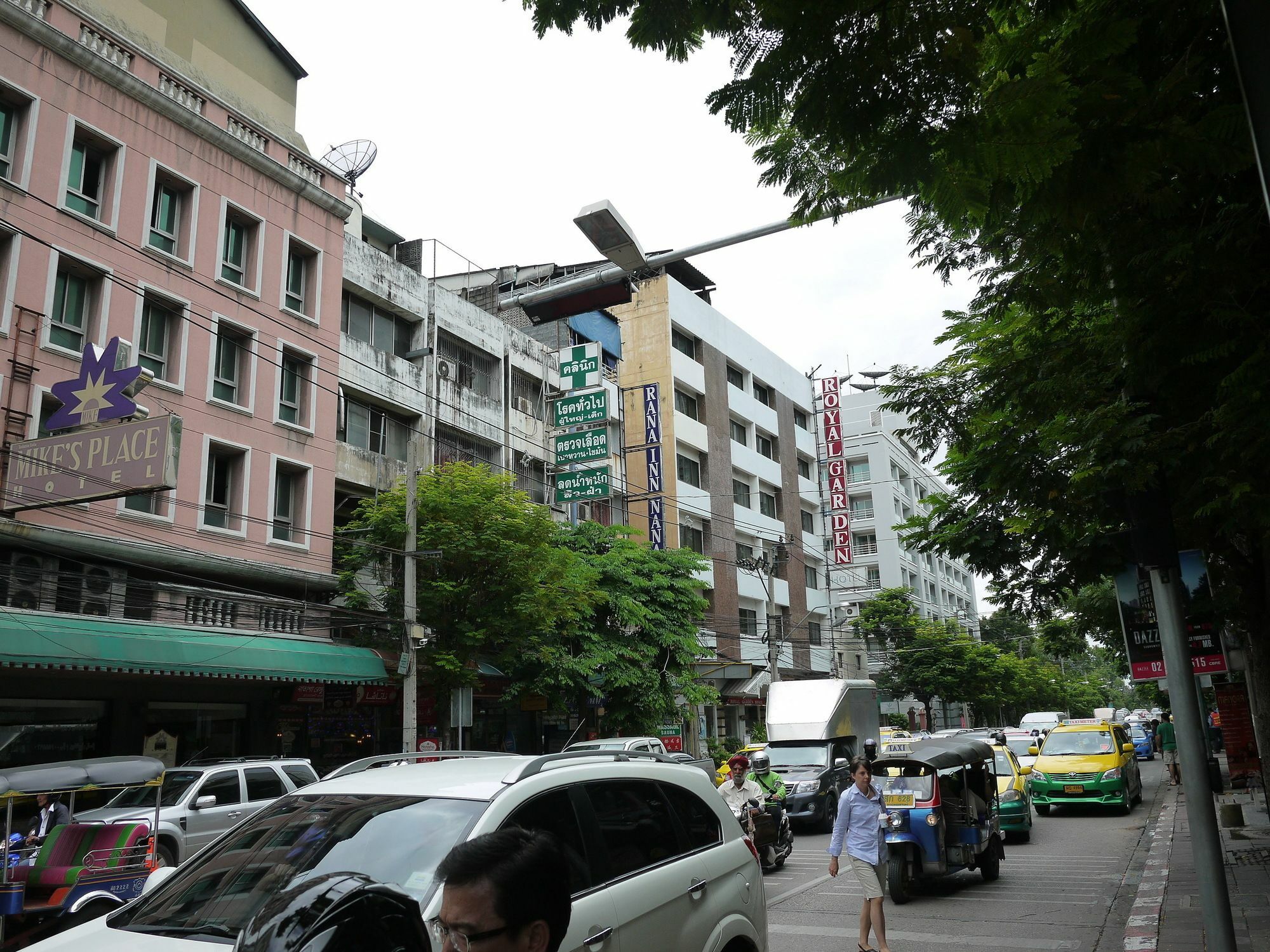 Royal Garden Home Hotel Bangkok Bagian luar foto